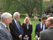 Delegacja polskiego parlamentu w Parku Czeluskińców w Mińsku