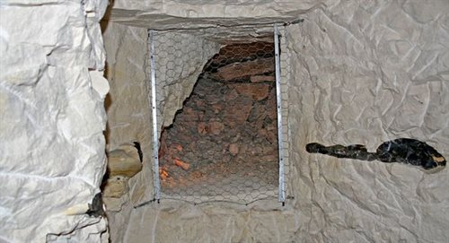 Neolityczny chodnik w kopalni Krzemionki