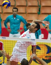 Adel Gholami z Iranu w meczu z Niemcami w grupie G mistrzostw świata siatkarzy w Katowicach