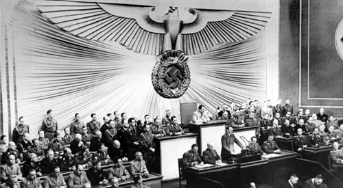Adolf Hitler w trakcie przemówienia w Reichstagu, 1 września 1939 roku. foto: PAPDPA