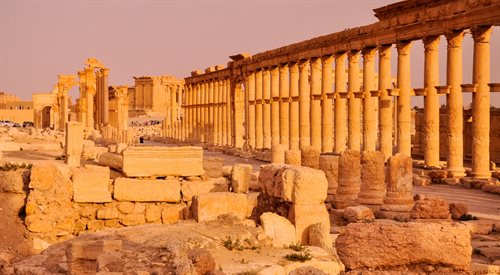 Widok na ruiny Palmiry sprzed zniszczeń wojennych w 2015 r. i kolejnych latach