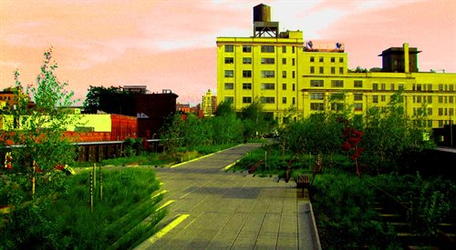 High Line Park w Nowym Jorku urządzony na wiaduktach niedziałającej linii kolejowej