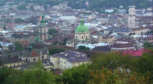Lwów, Ukraina - teraz miasto można podziwiać z tarasów widokowych, które znajdują się na dachach lwowskich kamienic