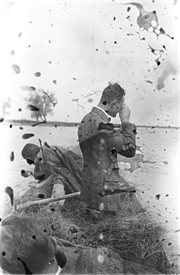 Zofia Chomętowska, [Na jeziorze Cholcza: polowanie na kaczki], maj 1931 r.  
© Fundacja Archeologia Fotografii / Chomętowscy
