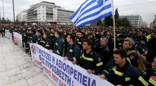Strajk zorganizowany przez strażaków w Atenach, 8 lutego 2017 r.