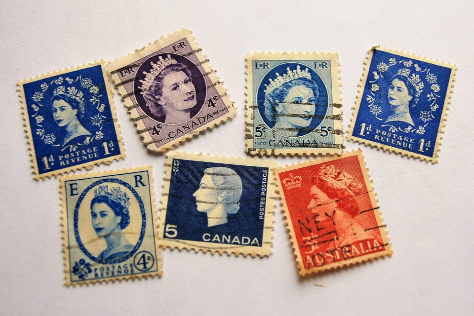 Znaczki pocztowe z wizerunkiem Królowej Elżbiety II 