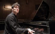 Marcin Masecki gra Nokturny Chopina na urodzinach Dwójki