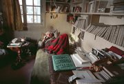 Józef Czapski w podparyskiej siedzibie polskiego Instytutu Literackiego. Francja, Maisons-Laffitte, 27 listopada 1988
