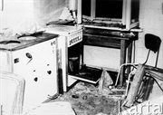 Zdemolowane wnętrza w budynku KW PZPR - zaplecze bufetu. Radom, 25 czerwca 1976 