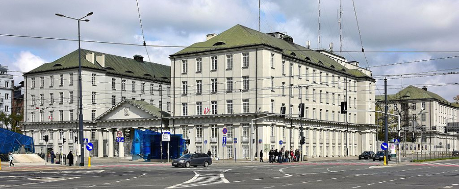 Budynek Dyrekcji Kolei Państwowych na warszawskiej Pradze. Fot. Adrian Grycuk/Wikimedia/CC 3.0