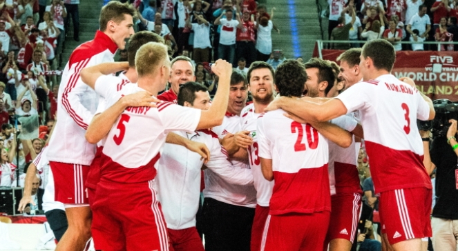 Radość Polaków po wygranej 3:2 z Brazylią w meczu grupy H mistrzostw świata siatkarzy w Łodzi
