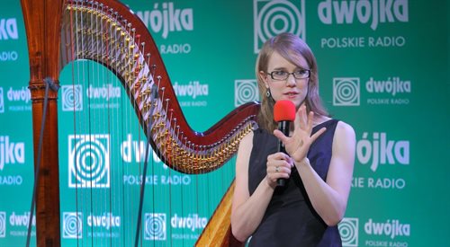 Harfistka Zuzanna Elster w Studiu PR im. Władysława Szpilmana