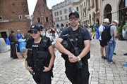 Patrol policji na Rynku Głównym w Krakowie