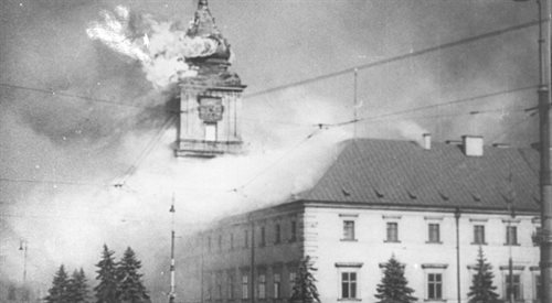 Pożar zachodniego skrzydła Zamku Królewskiego i Wieży Zygmuntowskiej, 17 września 1939.