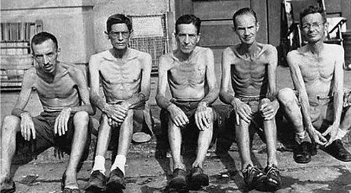 Wychudzeni internowani w Santo Tomas w Manili (luty 1945), źr. US Army Signal Corps, Wikipediadp