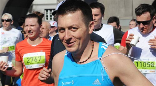 Biegacz Lukasz Remisiewicz podkreśla, ze sam sport, bez odpowiedniej diety, nie zapewni nam zdrowej sylwetki