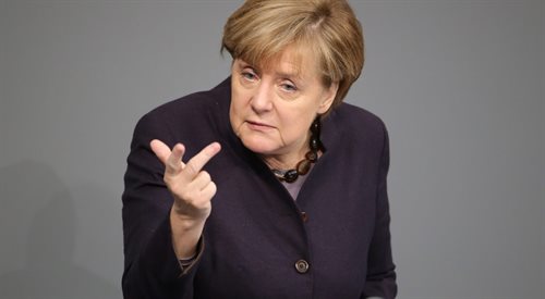 Solidarny rozdział uchodźców (...) jest kwestią trwałego utrzymania systemu Schengen - powiedziała Angela Merkel 25 listopada w Bundestagu