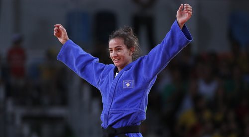 Majlinda Kelmendi cieszy się z olimpijskiego złota