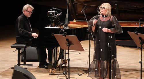 Pianista Andrzej Jagodziński oraz wokalistka Grażyna Auguścik podczas koncertu Tribute to Komeda