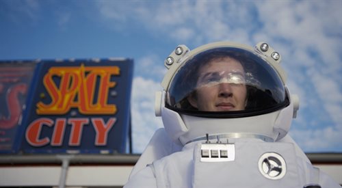 Żony astronautów - jak żyć z problemami nie z tej ziemi?