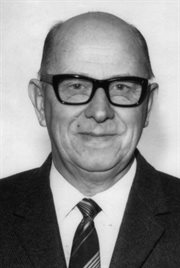 Czesław Dobek - poeta, prozaik. Współpracował z Rozgłośnią Polską Radia Wolna Europa w latach 1968-1973.
