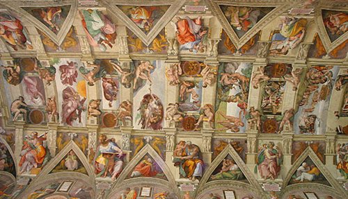 Sklepienie Kaplicy Sykstyńskiej. Fragm. fresków Michała Anioła. Wikimedia Commonscc