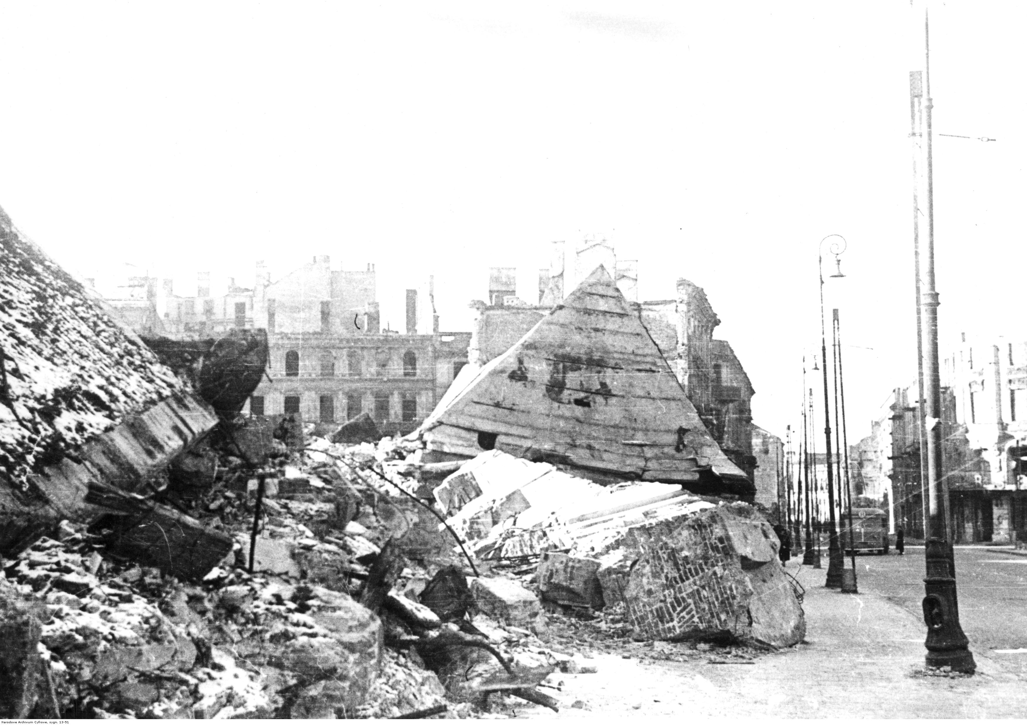 Ruiny Pałacu Brühla w 1945 roku. Foto: NAC