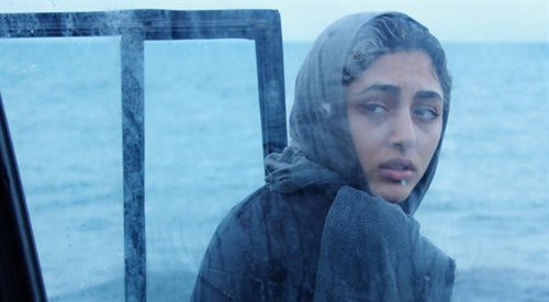 Co wiesz o Elly? to pierwszy film Farhadiego, który uzyskał światowy rozgłos i przyniósł reżyserowi m. in. Srebrnego Niedźwiedzia na Berlinale