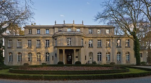 Willa przy Groer Wannsee 5658, w której 20 stycznia 1942 odbyła się konferencja. Obecnie muzeum Dom Konferencji w Wannsee, fot. Wikimedia CommonsCC BY-SA 3.0A. Savin