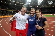 Medaliści skoku o tyczce: Piotr Lisek, Amerykanin Sam Kendricks i Francuz Renaud Lavillenie