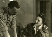 Irena Anders, druga żona gen. Władysława Andersa i Tadeusz Maria Zarzycki, jej sekretarz. Trani, Włochy, 1945-1946