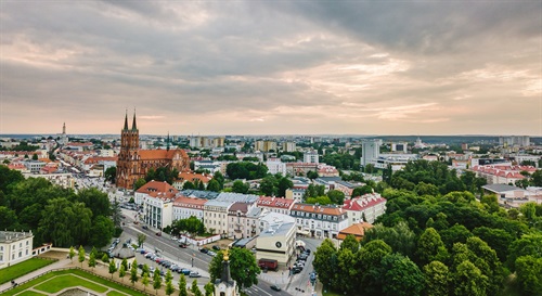 Prof. Kazimierz Cywiński to wspaniały gawędziarz związany z Białostocczyzną. Na zdjęciu panorama miasta.