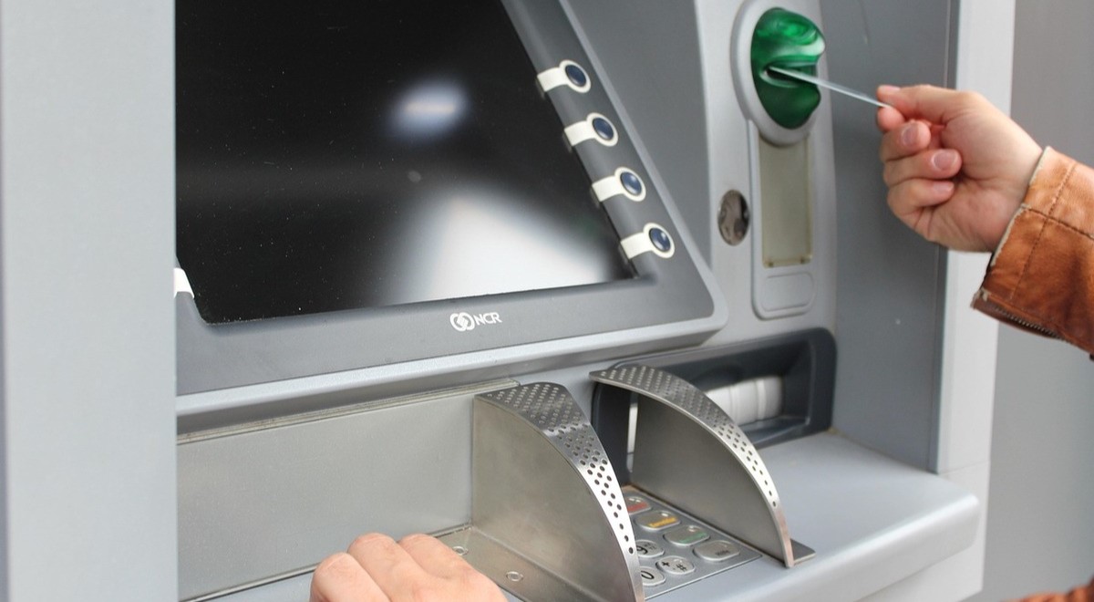 Polish police are investigating reports of unauthorized cash withdrawals from Santander Bank accounts across several cities, in what officials describe as a coordinated ATM skimming scheme. (photo: Peggy_Marco/Pixaby.com/CC0)