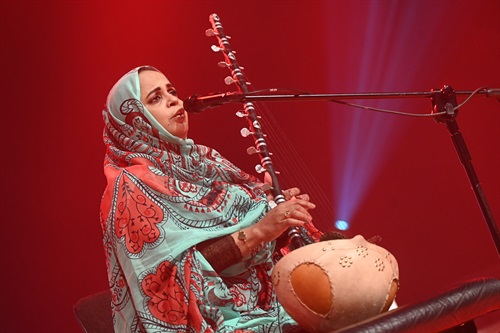 Noura Mint Seymali podczas koncertu na festiwalu Nowa Tradycja