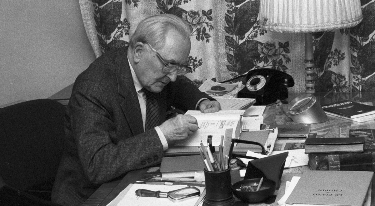 Juliusz Wiktor Gomulicki na fotografii z około 1984 roku