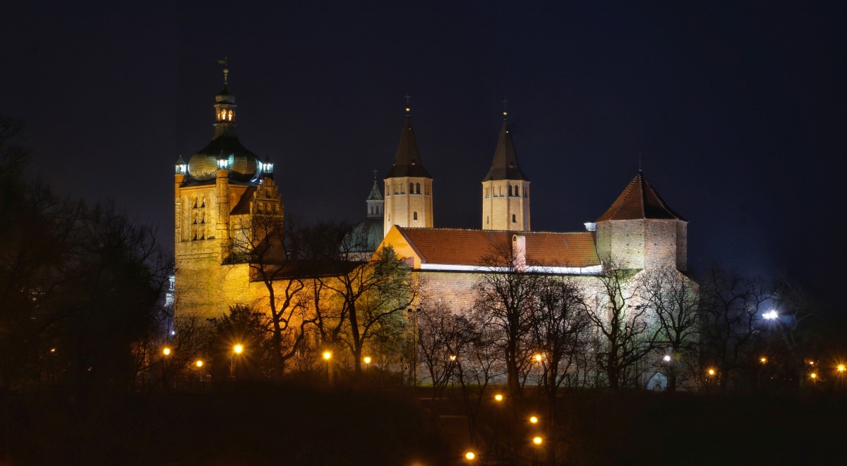 Zamek w Płocku pamiątka po dawnej stolicy ze skarbami królakoguta