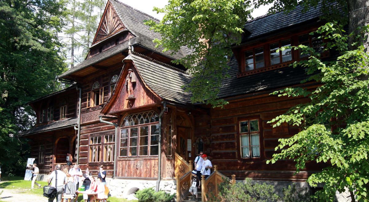 Die zwischen 1892 und 1893 nach Entwurf von Stanisław Witkiewicz erbaute Villa „Koliba“ – das erste Gebäude im Zakopane-Stil. fot. PAP/Grzegorz Momot
