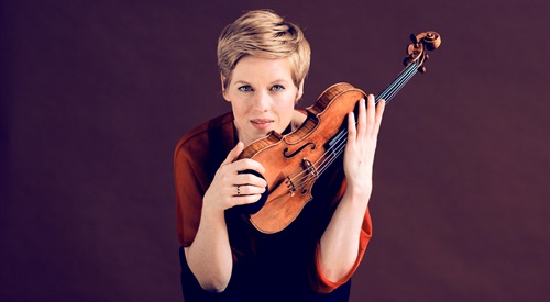 Isabelle Faust to znakomita niemiecka skrzypaczka - solistka i kameralistka