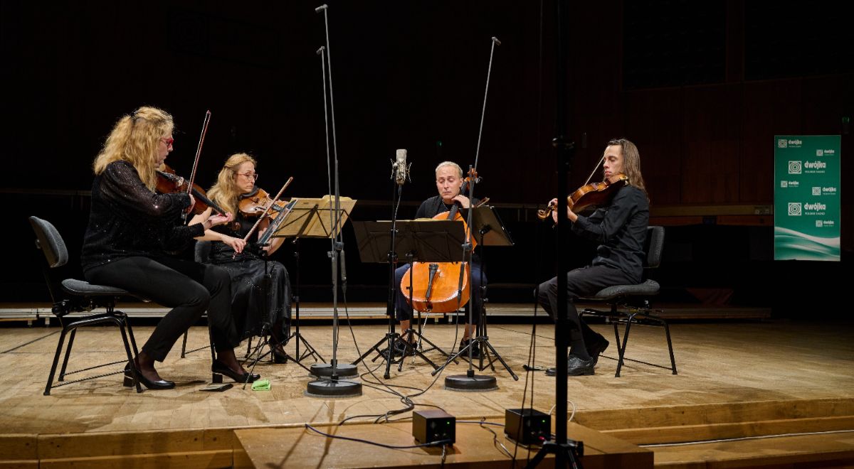 Royal String Quartet wystąpi podczas pierwszego koncertu z cyklu Muzyczne spotkania w historycznych pracowniach artystycznych - Dialogi. Na zdjęciu występ grupy w studiu Polskiego Radia.